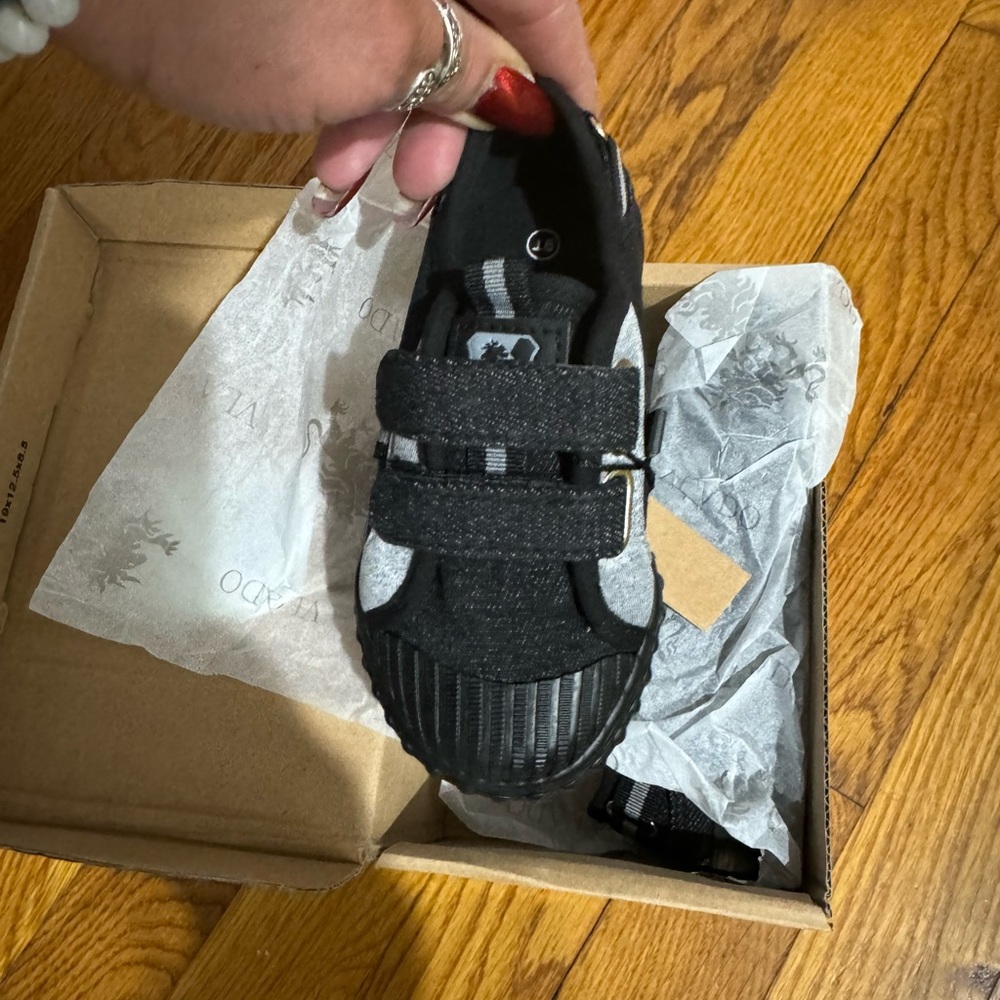 Kids sneakers